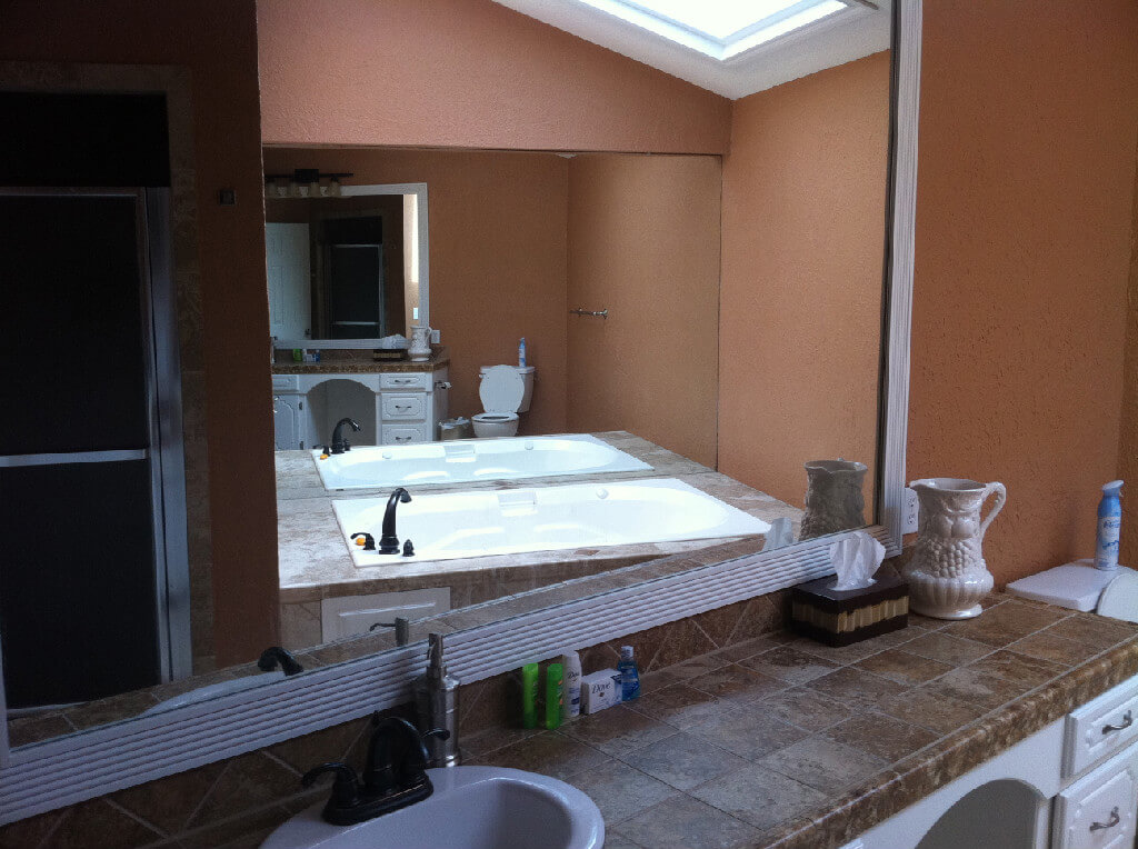 Bathrooms at Robins Ct - Altus, OK