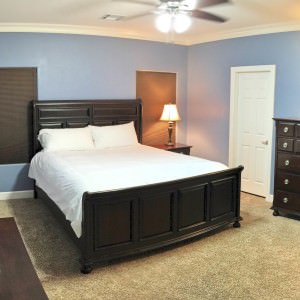 Master bedroom with bath and walk-in closet - Palo Duro – Alamogordo, NM house near Holloman AFB